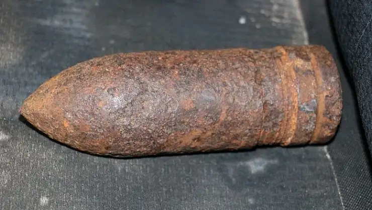 'Kar temizliğinde patlamamış top mermisi buldu'