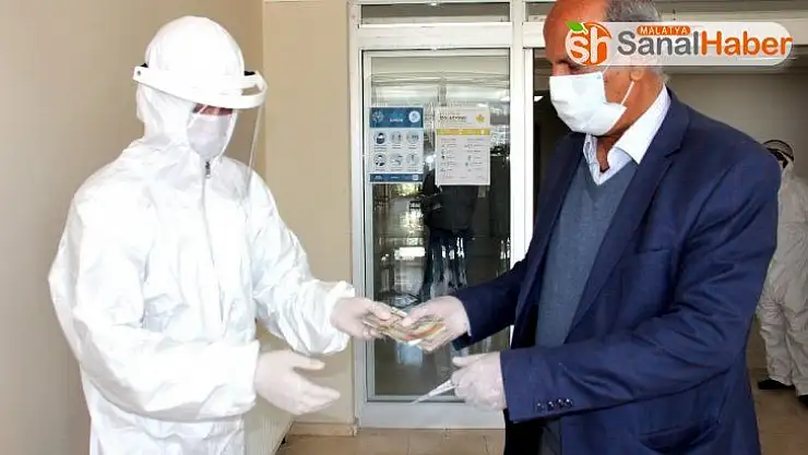 Karantinada camiye bağış yaptılar