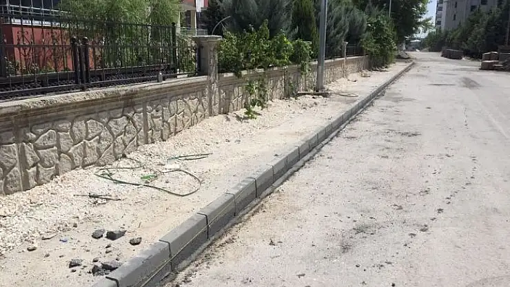 'Karapınar Mahallesi´nde kaldırım yenileme çalışması'