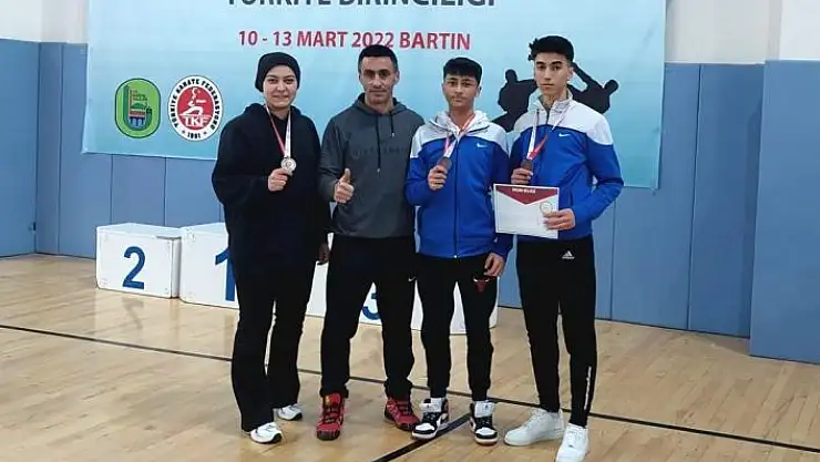 'Karateciler 3 madalya kazandı'