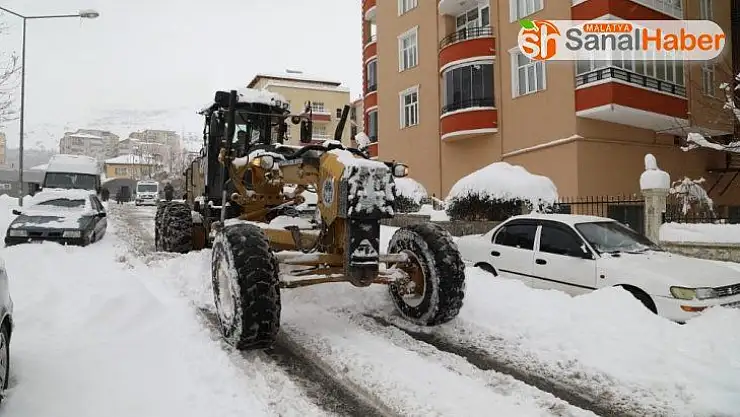 Battalgazi Belediyesi karda mahsur kalan vatandaşlara kumanya dağıttı