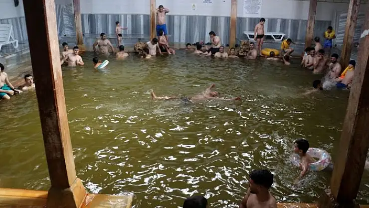 'Kavurucu sıcaktan bunalanlar oraya akın etti'