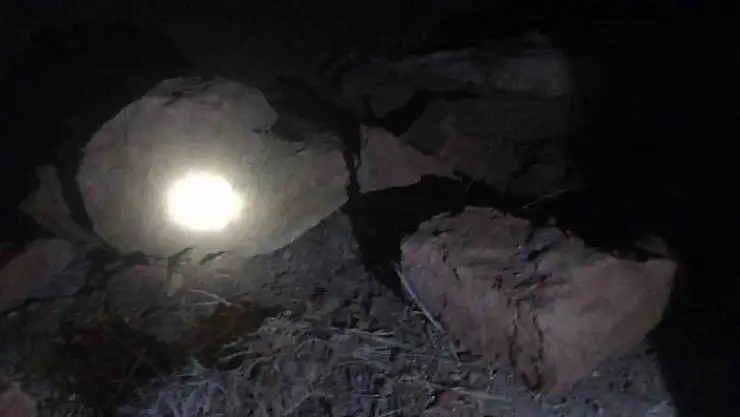 'Kaya parçaları karayoluna düştü'