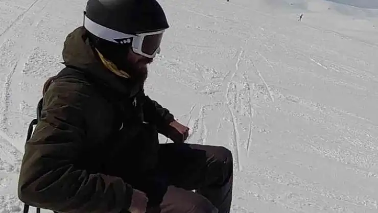'Kayak takımlarıyla alışverişe çıkmıştı, bu kez sandalye ile hem kaydı hem de çay keyfi yaptı'