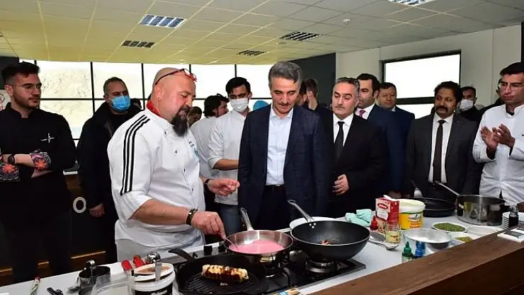 'Kayısı Çiçeği Şenlikleri work show ile sona erdi'