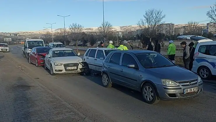 'Kaza kazaya neden oldu, 10 araç birbirine girdi'