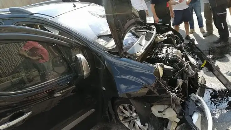 'Kazada aynı aileden 4 kişi yaralandı'