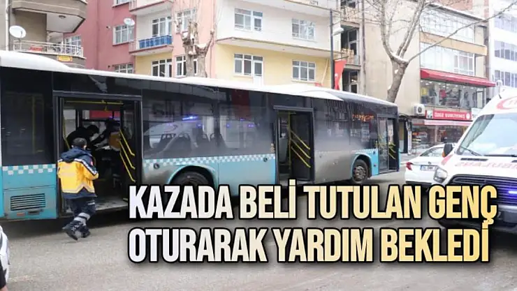 Kazada beli tutulan genç oturarak yardım bekledi