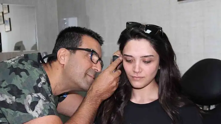 'KBB Uzmanı Op. Dr. Özer: ''Dış kulak yolunun nemli kalması mantar ve bakterilere neden oluyor'''