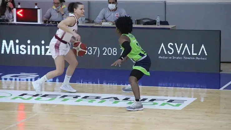 'KBSL: Elazığ İl Özel İdare: 62 - Nesibe Aydın: 79'