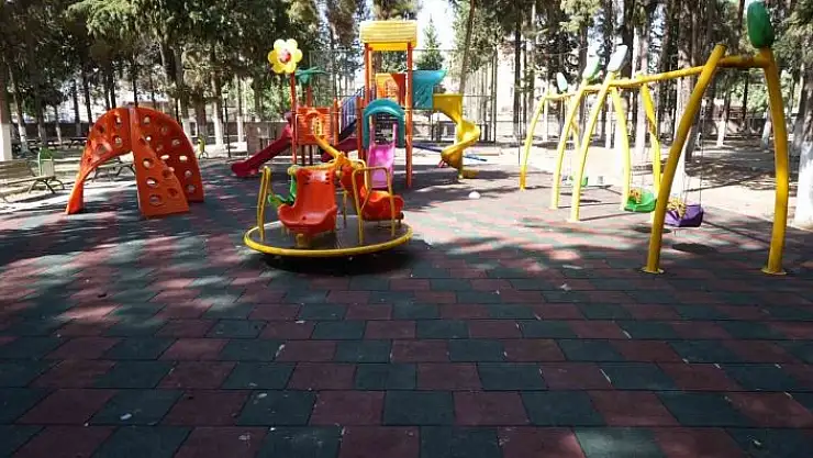'Kent merkezindeki çocuk parklarında bakım çalışmaları devam ediyor'