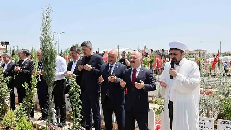 'Kent protokolü şehitlik ziyaretinde bulundu'