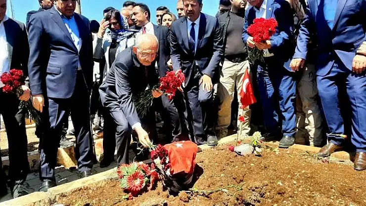 'Kılıçdaroğlu, depremzedelerin mezarına karanfil bıraktı'