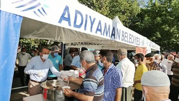 'Kılınç, vatandaşlara aşure ikram etti'