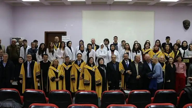 'Kimya öğrencileri törenli beyaz önlük giydi'