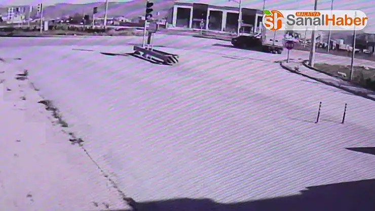 Kırmızı ışık ihlali kazaya neden oldu