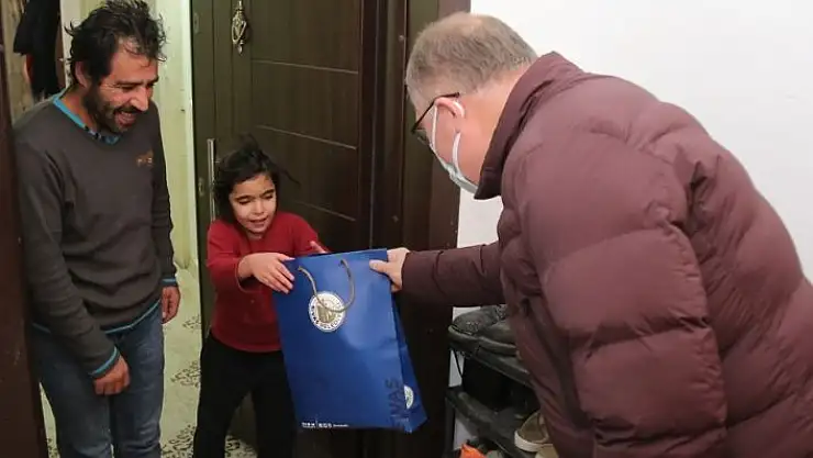 'Kısıtlamada 5 bin aile ziyaret edilerek hediyeler verildi'