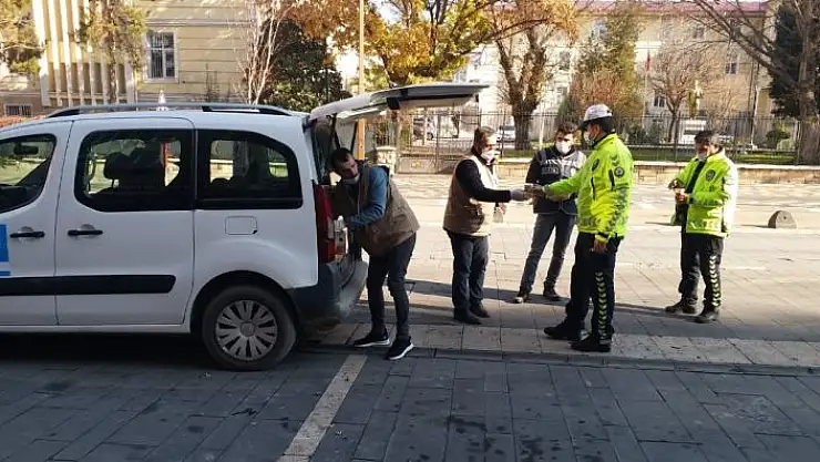 'Kısıtlamada görev yapan polislere çorba ikramı'