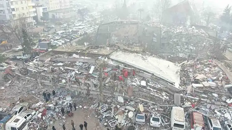 'Kızı, üç gün önce aldığı evin enkazında kaldı: ''Kızıma ev değil mezar almışım'''