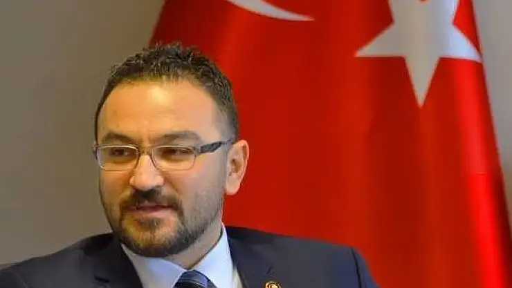 KIZILAY ÜNİVERSİTELİ GENÇLERİ GİYDİRECEK