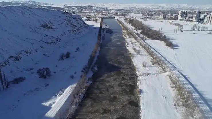 'Kızılırmak kısmen buz tuttu'