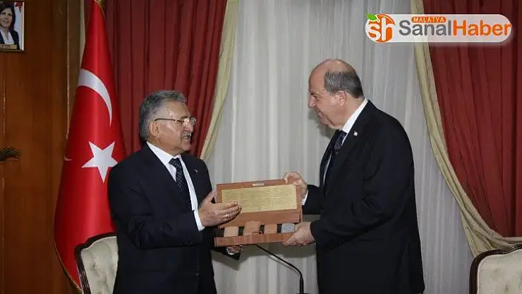 KKTC Başbakanı Tatar, Kayseri Belediye Başkanı Büyükkılıç'ı kabul etti