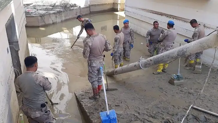 'Komandolar afet bölgesinde'