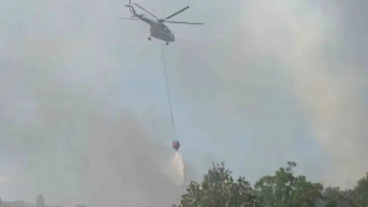 'Kontrol altına alınan yangına helikopterler ile müdahale ediliyor'