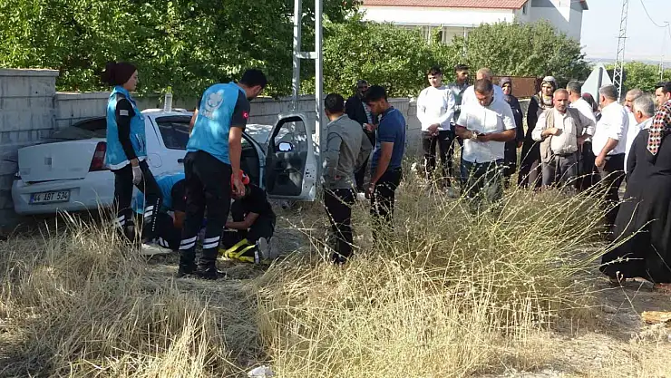 Kontrolden çıkan araç bahçe duvarına çarptı, anne ile 3 çocuğu yaralandı