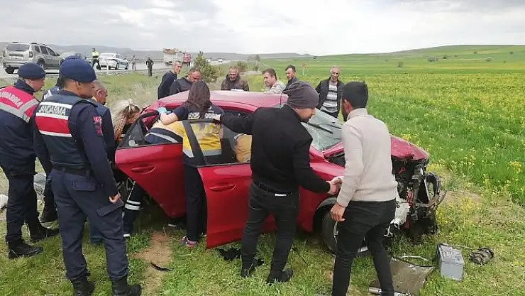 'Kontrolden çıkan otomobil araziye uçtu: 3 yaralı'