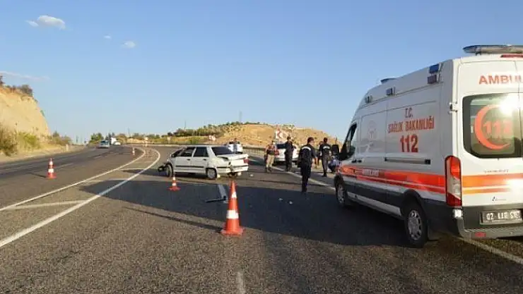 'Kontrolden çıkan otomobil bariyere çarptı: 3 yaralı'