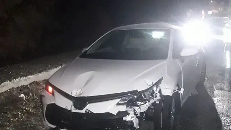 'Kontrolden çıkan otomobil bariyerlere çarptı'