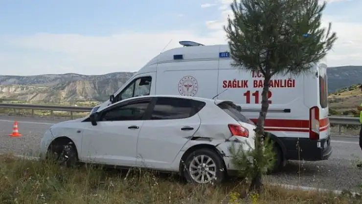 'Kontrolden çıkan otomobil karşı şeride geçti: 2 yaralı'