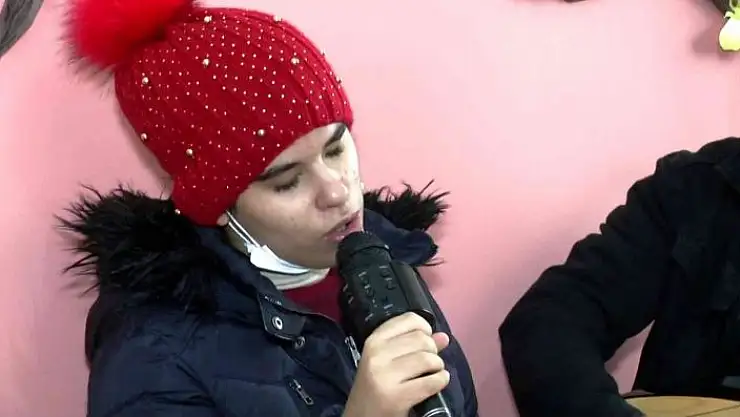 'Konuşmuyor ama türkü söylüyor'