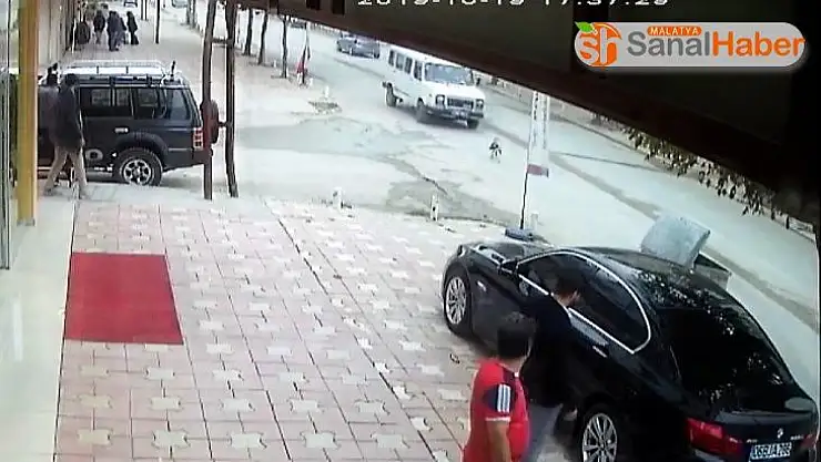 Köpeğe çarpıp kaçtı