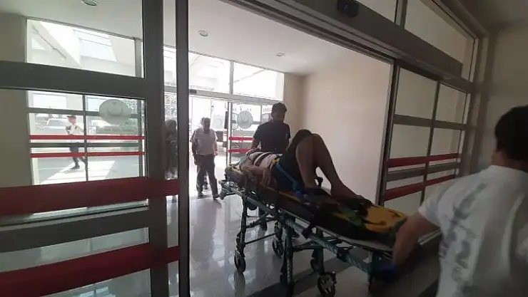 Köpekten kaçarken otomobilin altında kaldı