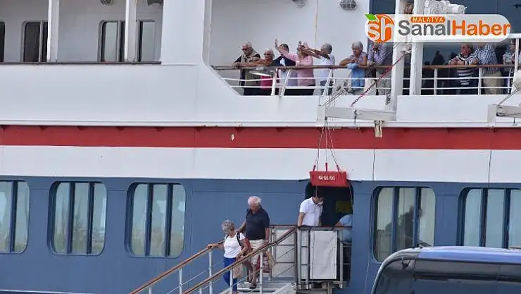 Korona virüsünün ortaya çıktığı ve ülkelerin almadığı gemi Küba'ya demir attı