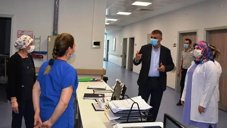 'Koronayı yenen başhekim görevine döndü'