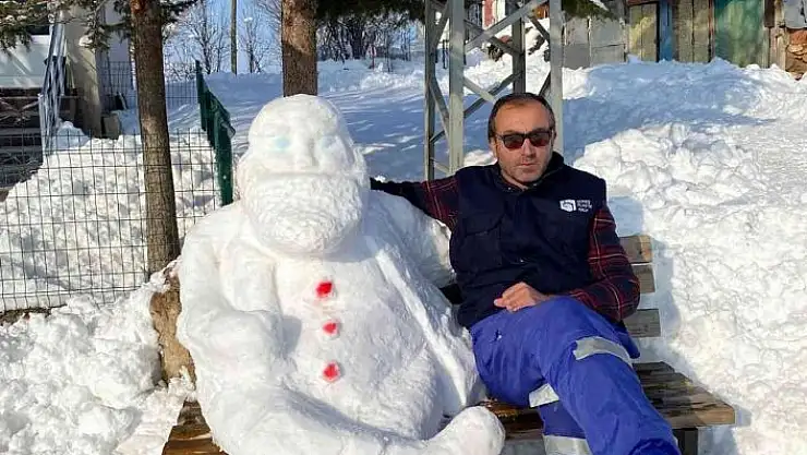 'Köy muhtarı sanatını konuşturdu ´kardan dede´ yaptı'