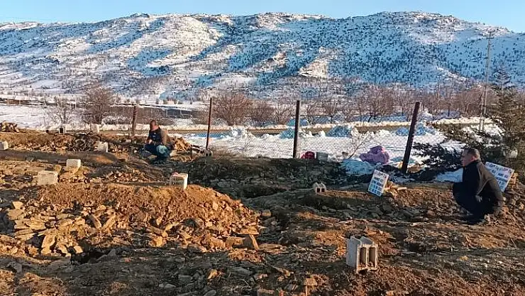 'Köyü vuran depremde aynı aileden 14 kişi hayatını kaybetti'