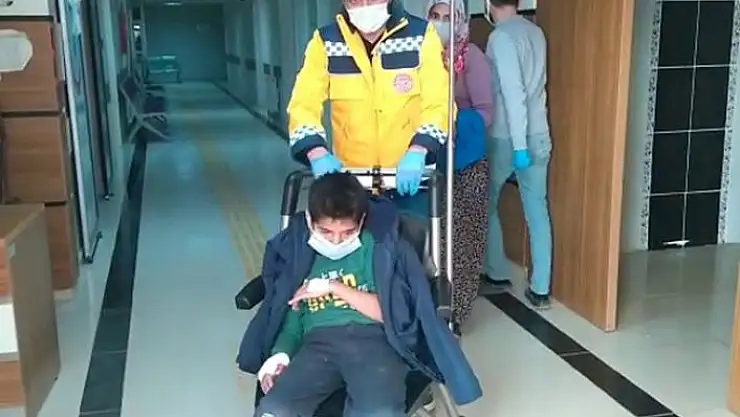 'Küçük çocuk parmaklarını yem makinesine kaptırdı'