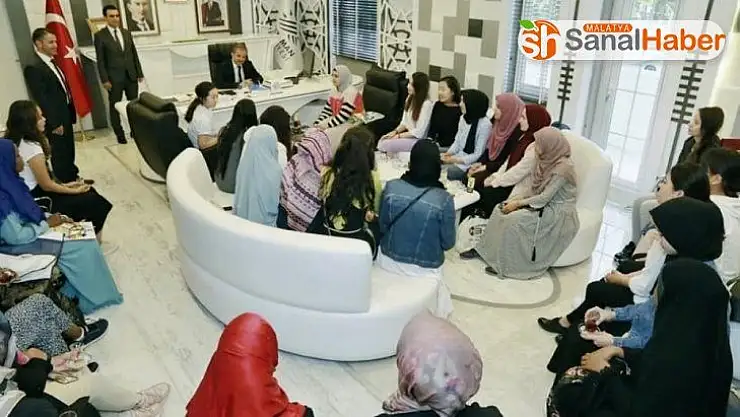 Kültür elçileri şehri gezip, kültürü tanıdı