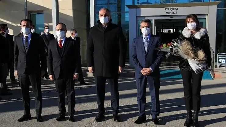 'Kültür ve Turizm Bakanı Ersoy Elazığ´dan Tunceli´ye geçti'