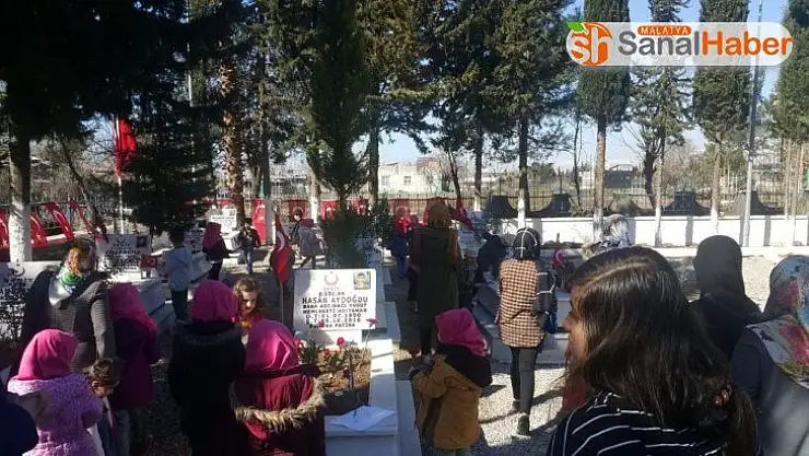 Kur'an kursunun minik öğrencileri şehitleri yalnız bırakmadı