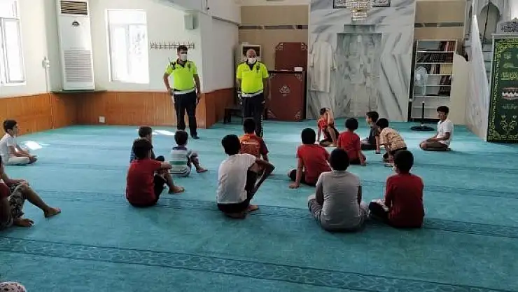 'Kuran kursu öğrencilerine trafik eğitimi verildi'