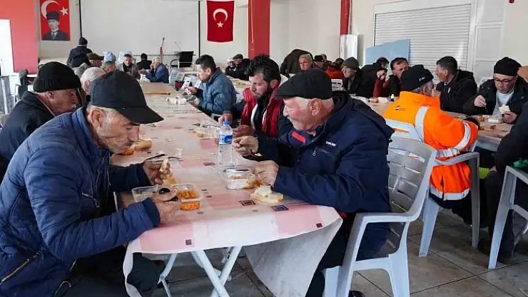 'Kurulan aşevleriyle vatandaşlara sıcak yemek hizmeti veriliyor'