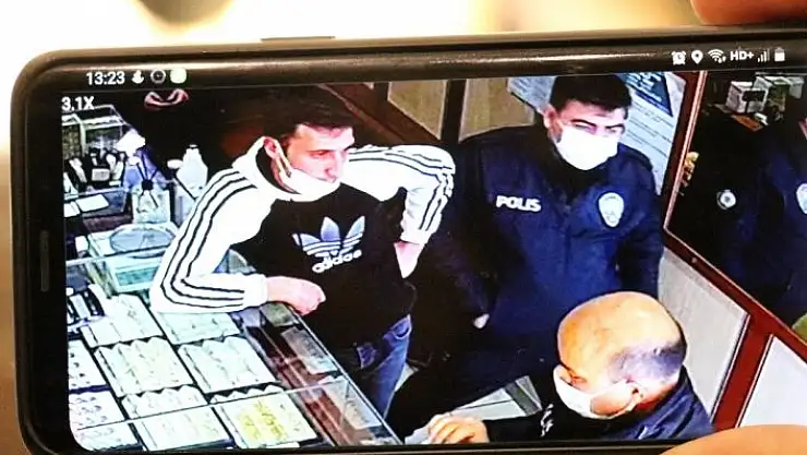 'Kuyumcuya sahte altın satmak isterken yakalandı'