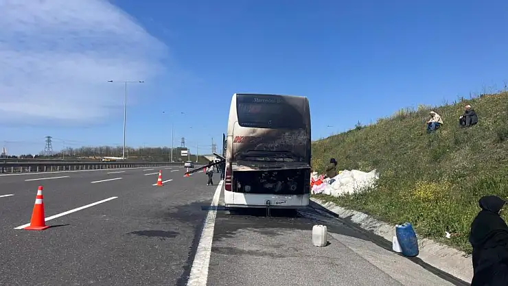 Kuzey Marmara Otoyolu'nda Malatya'ya gelen  yolcu otobüsünde yangın