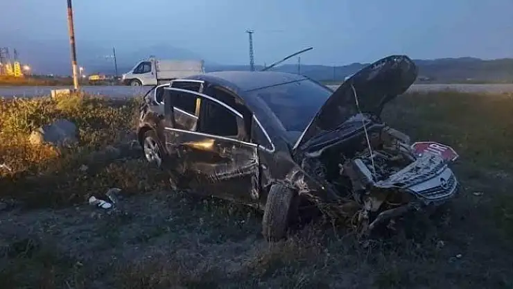 'Lastiği patlayan otomobil, şarampole yuvarlandı: 1 yaralı'