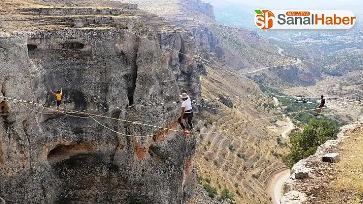 Levent Vadisi'nde Slackline gösterisi nefesleri kesti